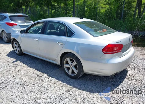 2013 Volkswagen Passat 2.5L Se из США, поврежденный, VIN 1VWBP7A31DC135866